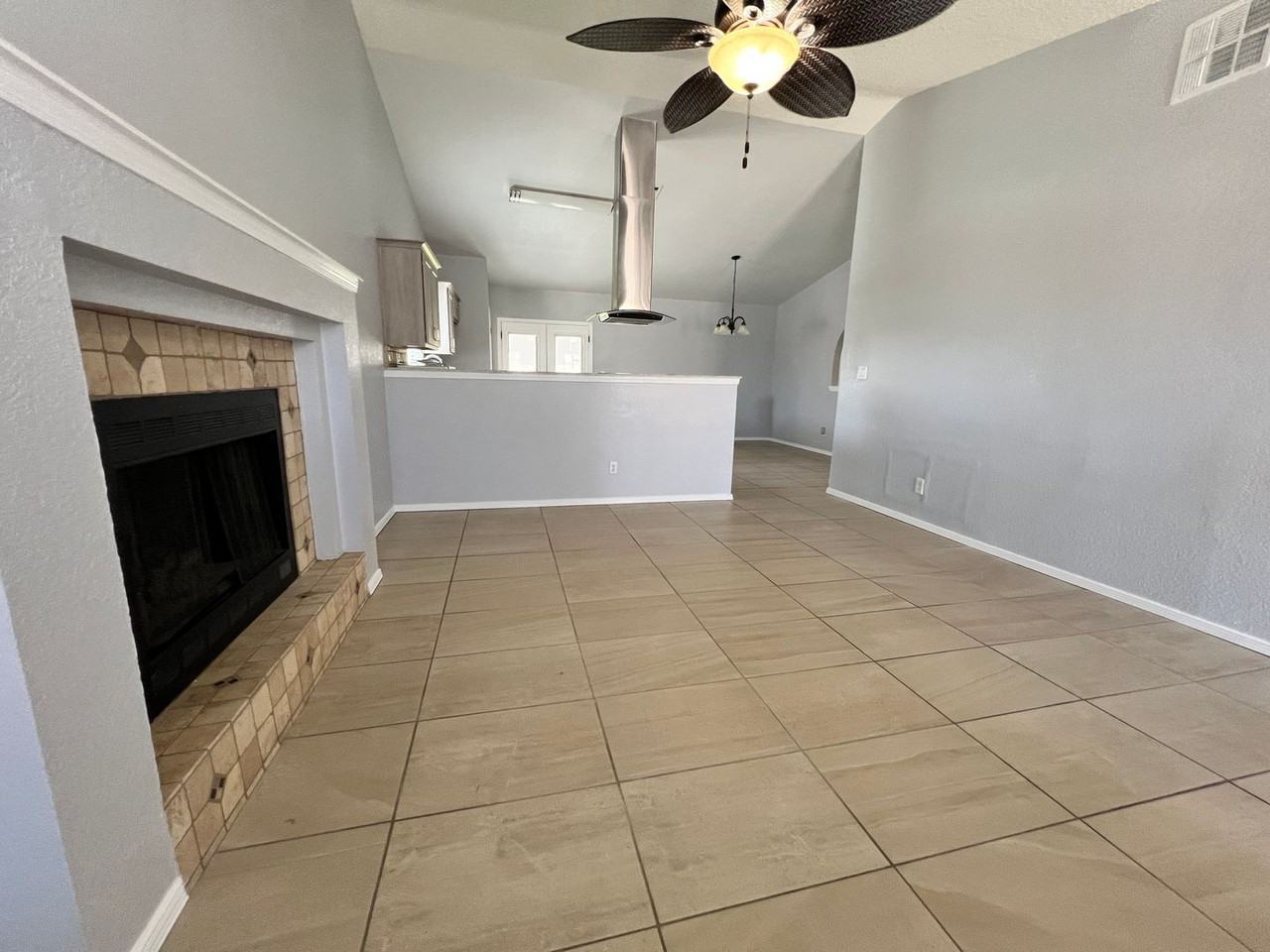 12512 Angie Bombach Ave - Photo 4 of 17