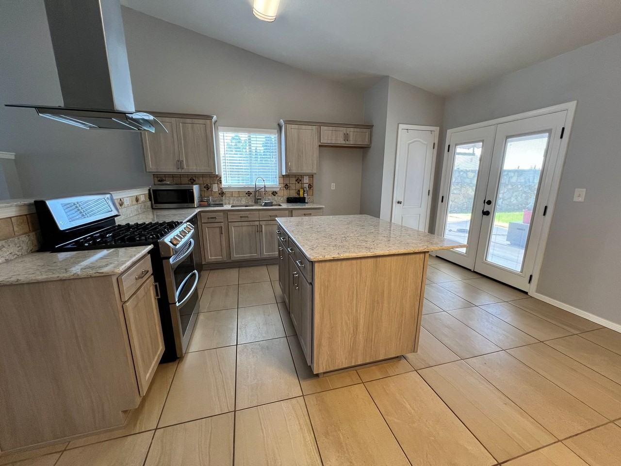 12512 Angie Bombach Ave - Photo 5 of 17