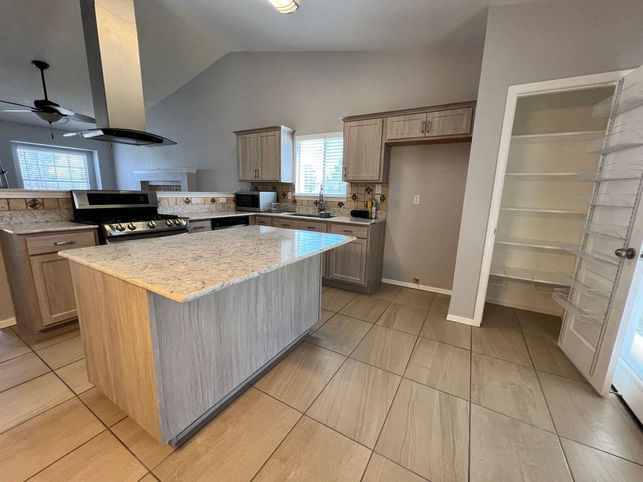 12512 Angie Bombach Ave - Photo 6 of 17
