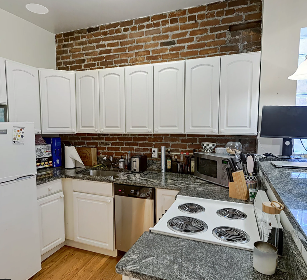 103 Prince St - Photo 4 of 14