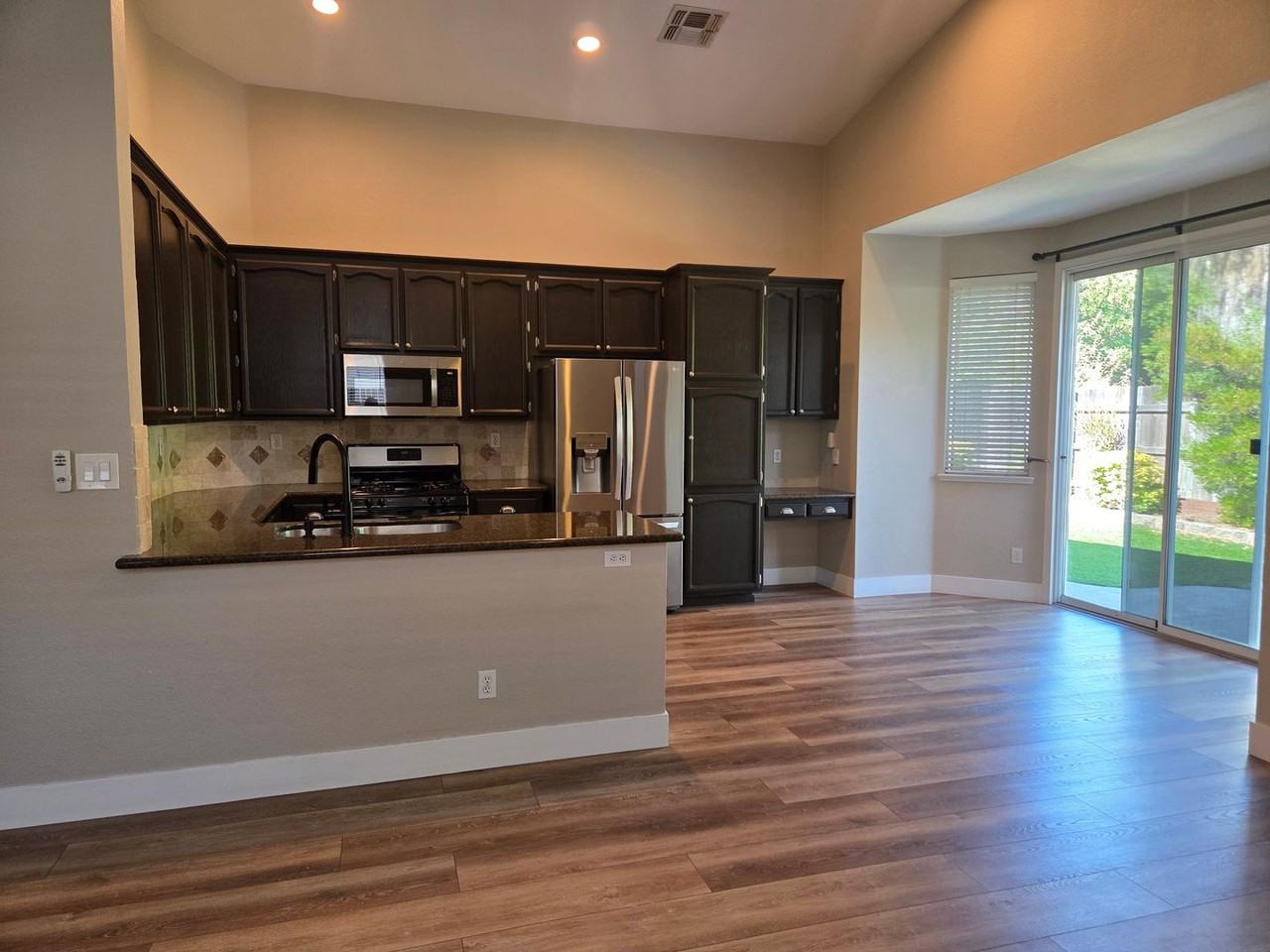 342 Leckenby Way - Photo 4 of 23