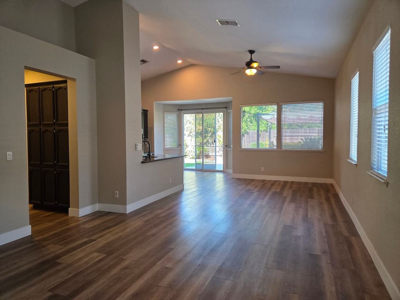 342 Leckenby Way - Photo 5 of 23