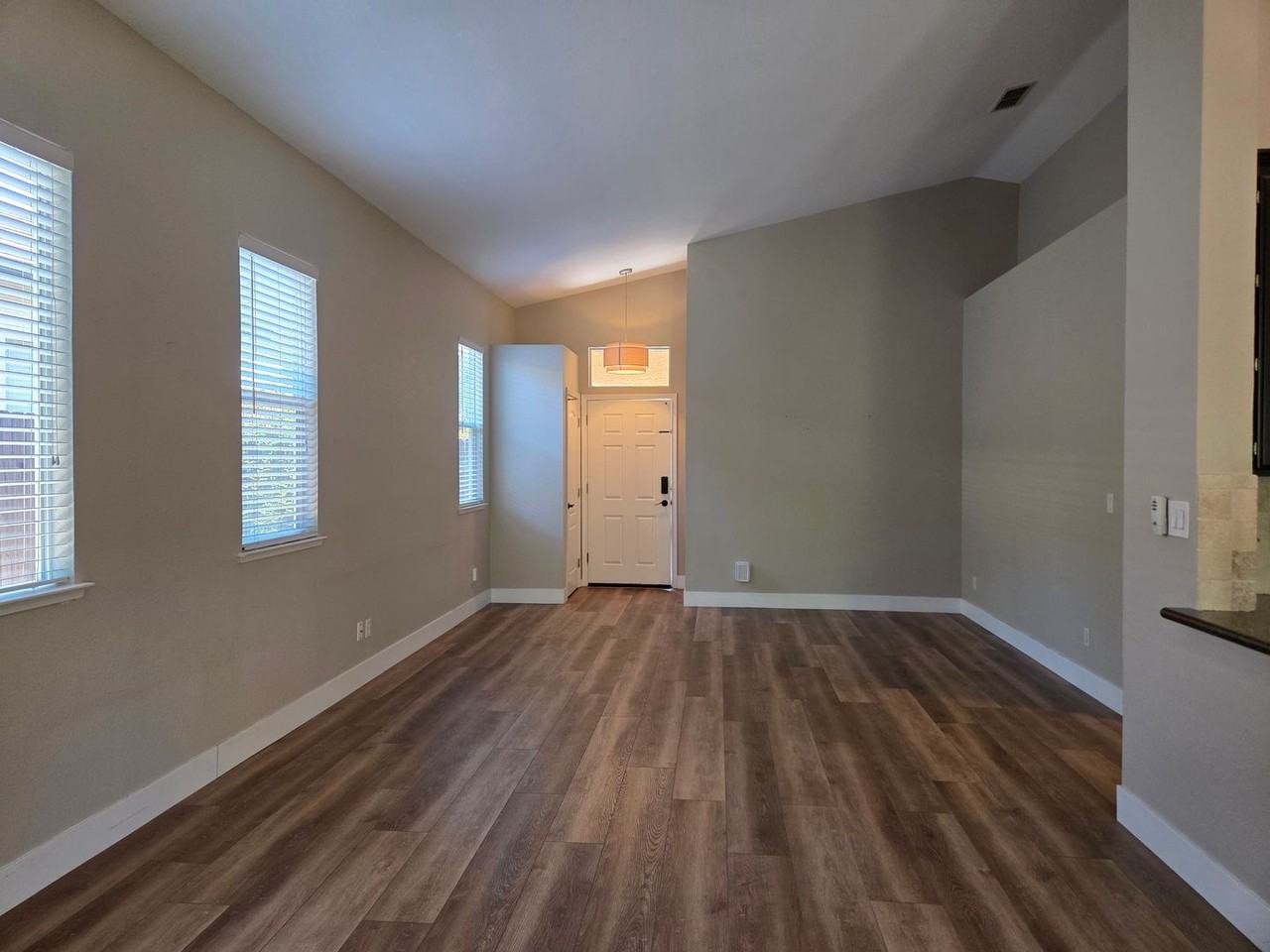 342 Leckenby Way - Photo 6 of 23