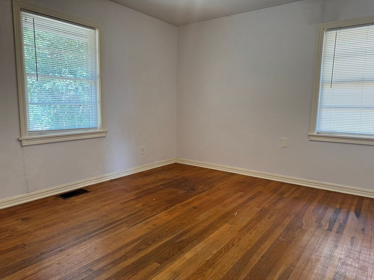 2137 Nw Denver Ave - Photo 4 of 7
