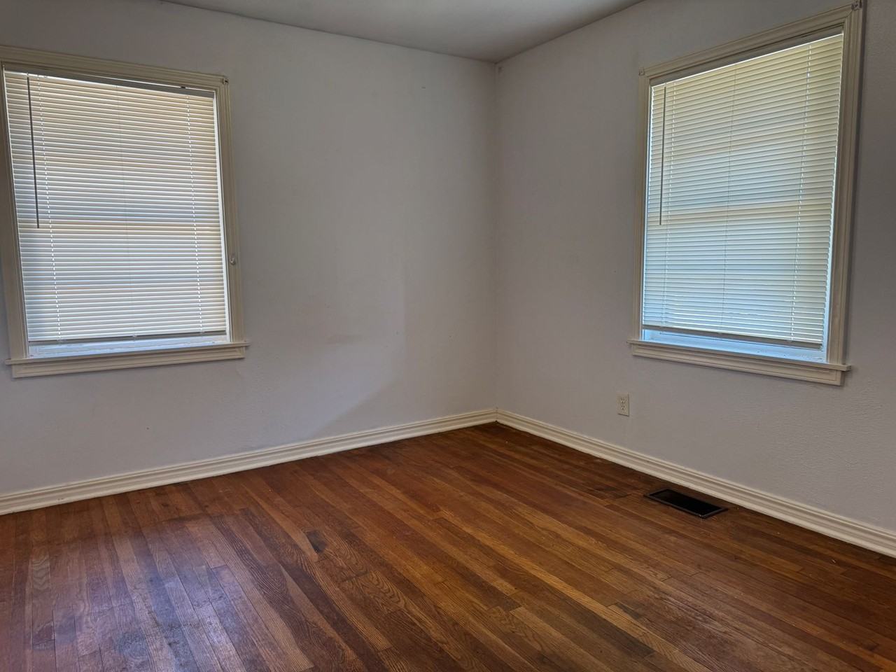 2137 Nw Denver Ave - Photo 5 of 7