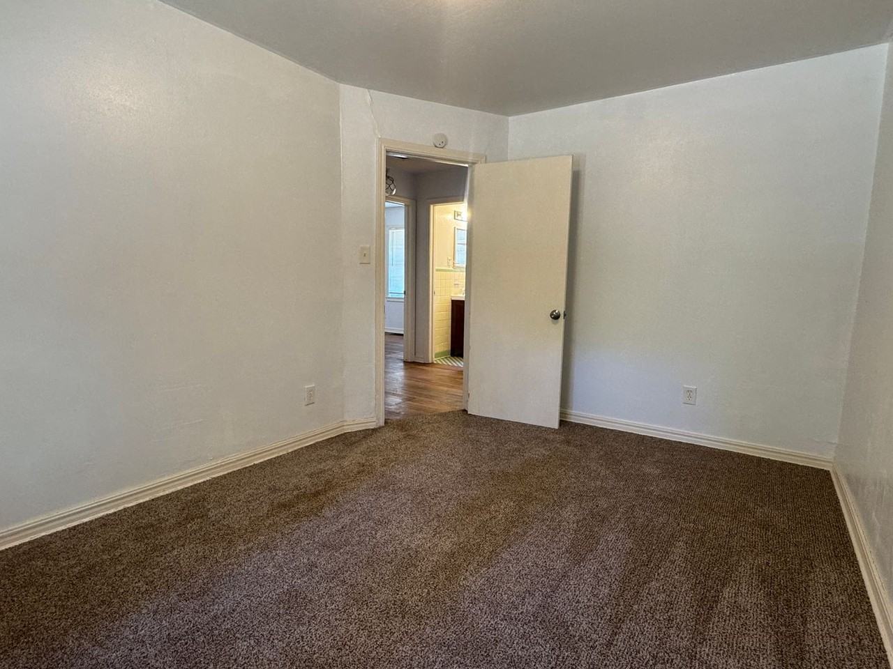 2137 Nw Denver Ave - Photo 7 of 7