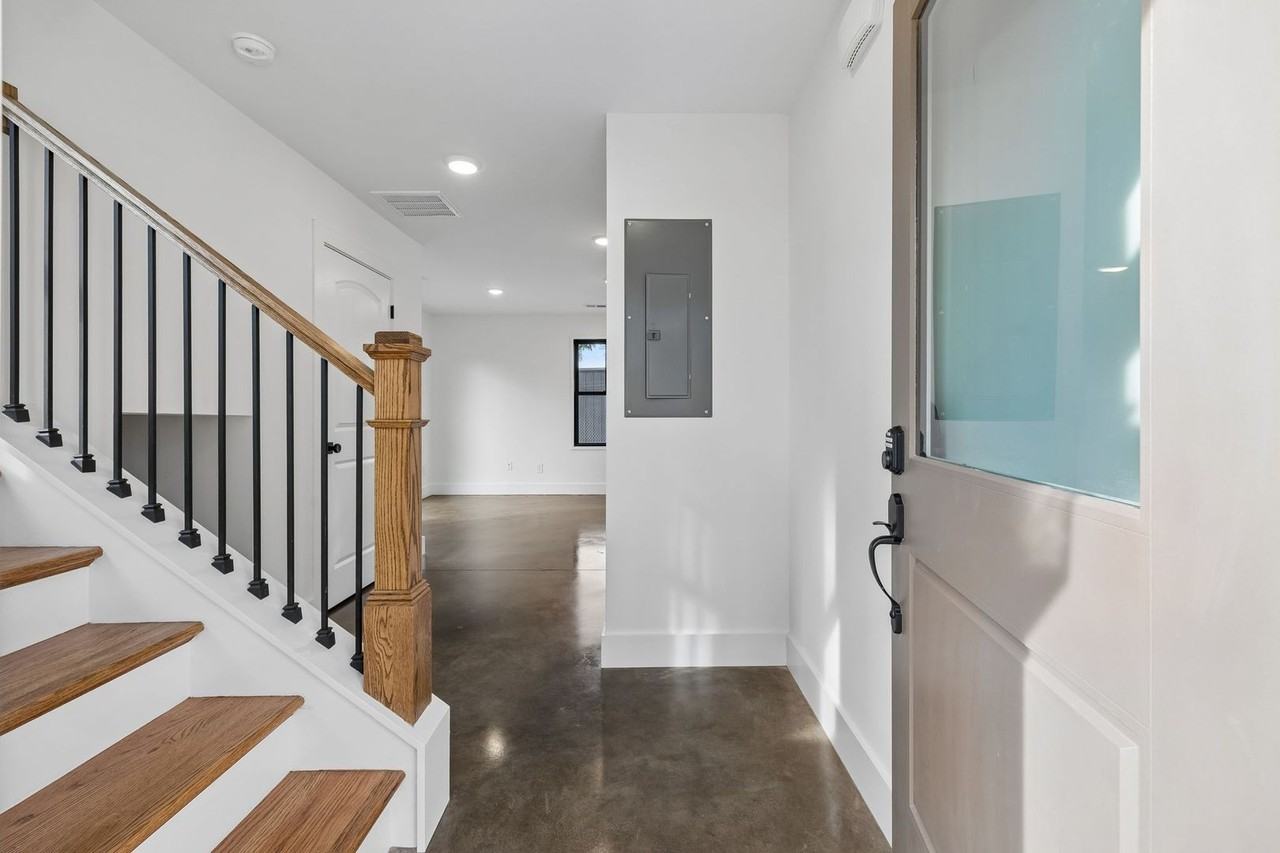 912 N 12th St - Photo 2 of 9