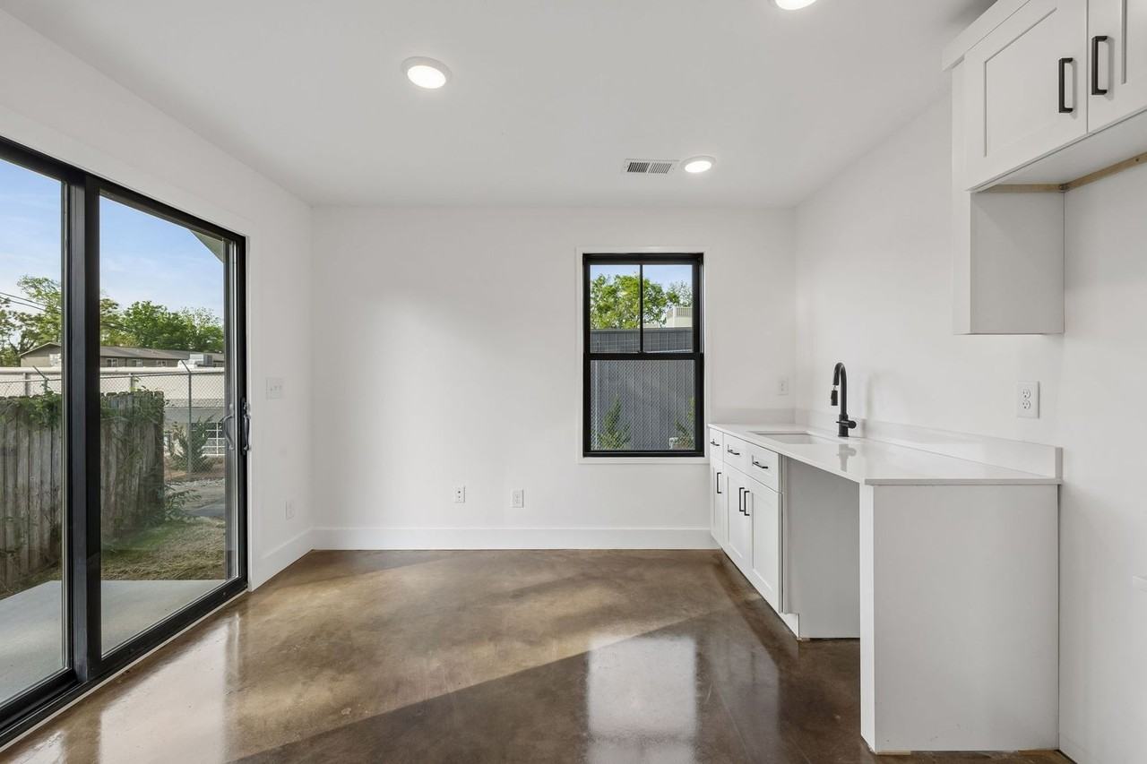 912 N 12th St - Photo 3 of 9