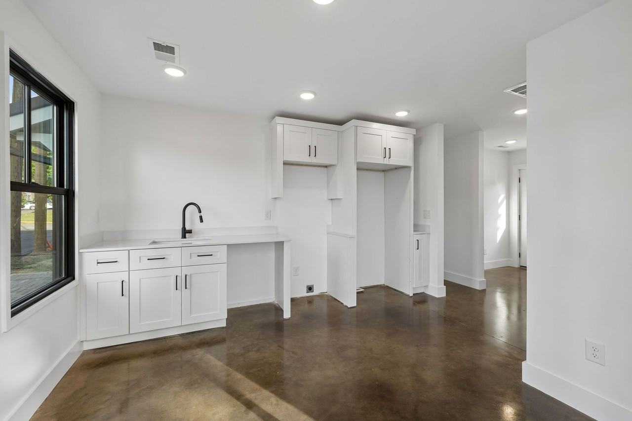 912 N 12th St - Photo 4 of 9