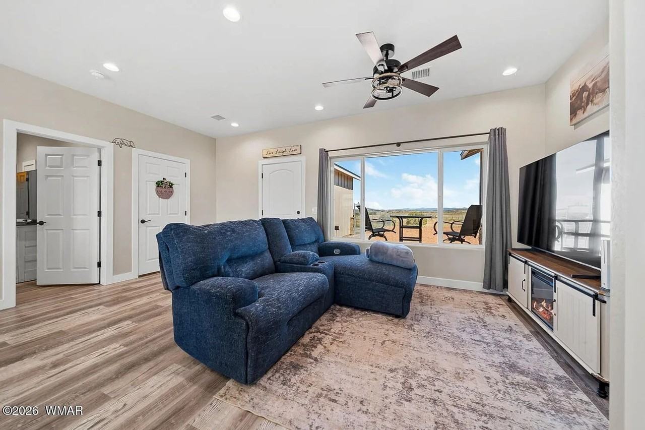 660 S Foothills Blvd - Photo 5 of 21