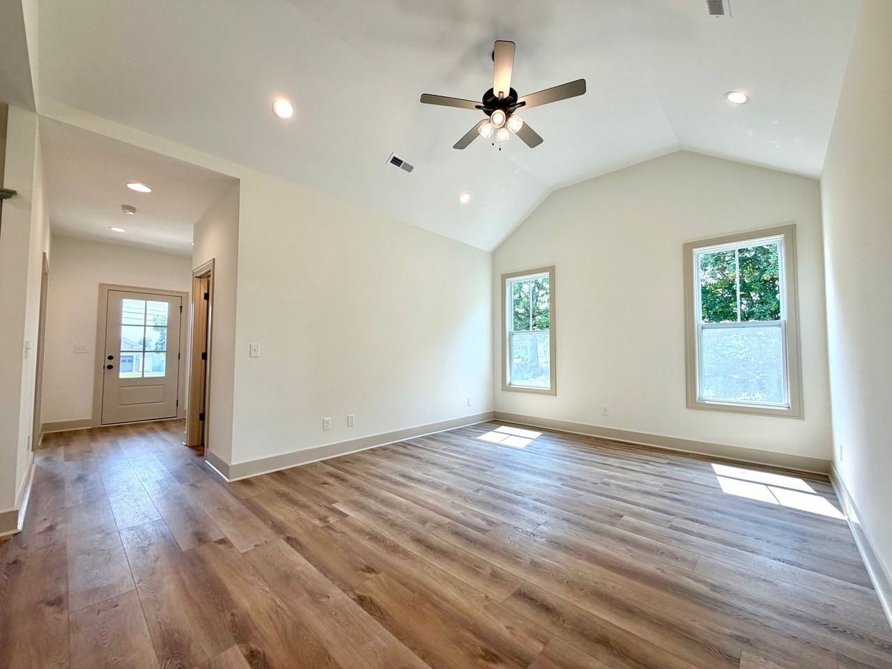 489 S Main St - Photo 4 of 38