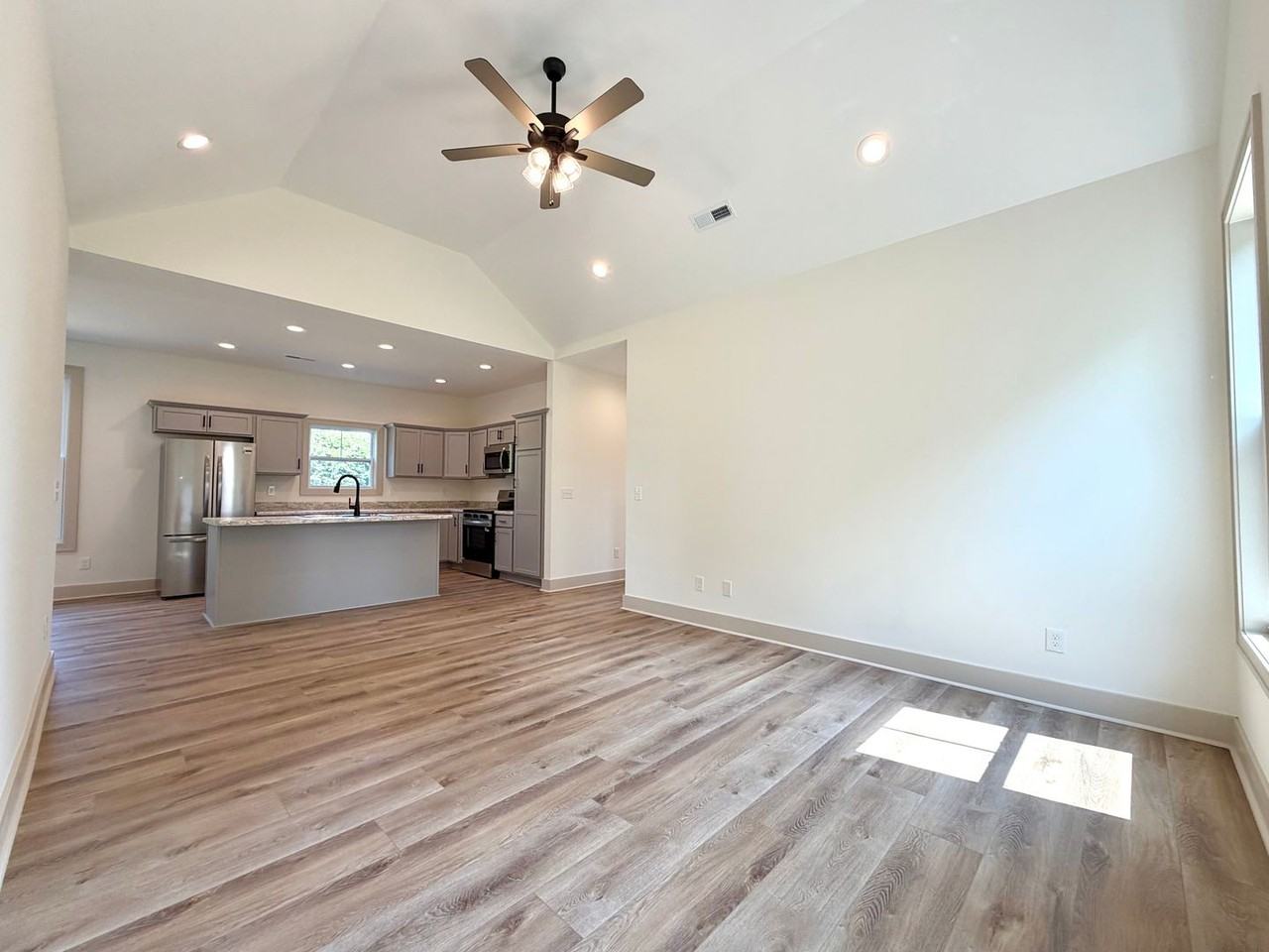489 S Main St - Photo 5 of 38