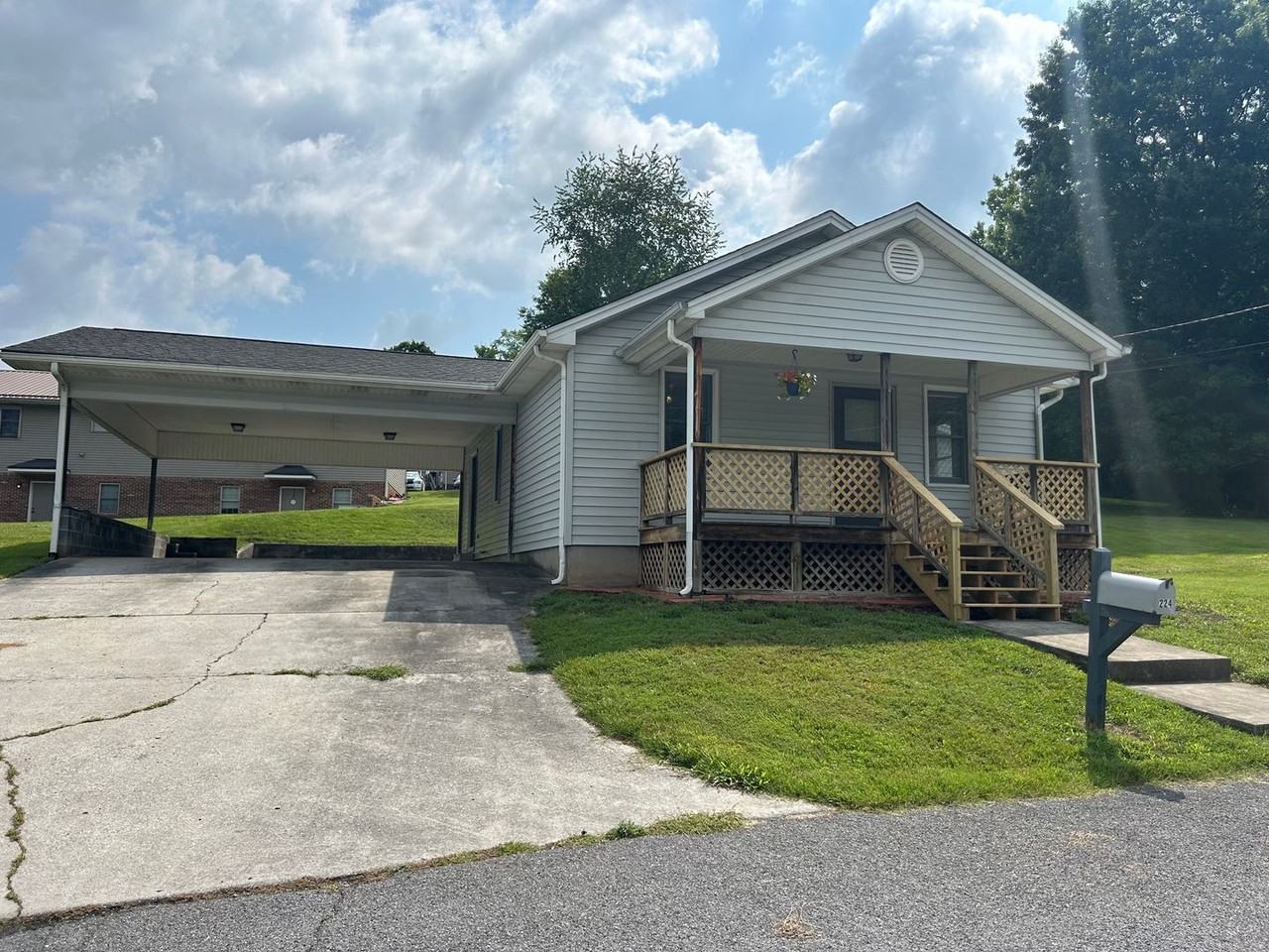 224 Rodefer Dr - Photo 2 of 14