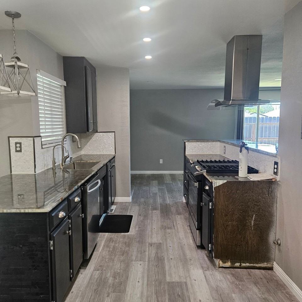 1509 Duportail Ave - Photo 2 of 13