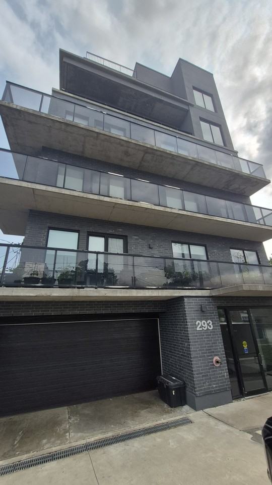 293 Viewmount Avenue ##202
