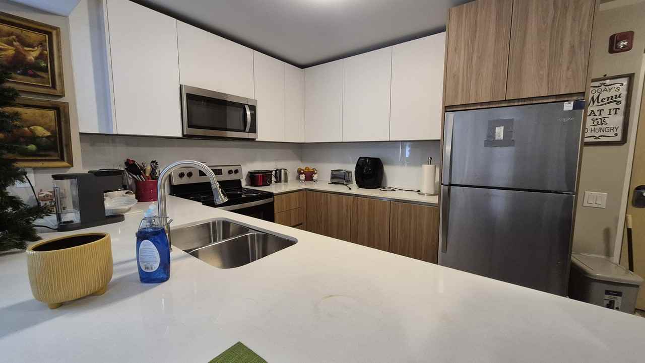 293 Viewmount Avenue ##202 - Photo 3 of 13