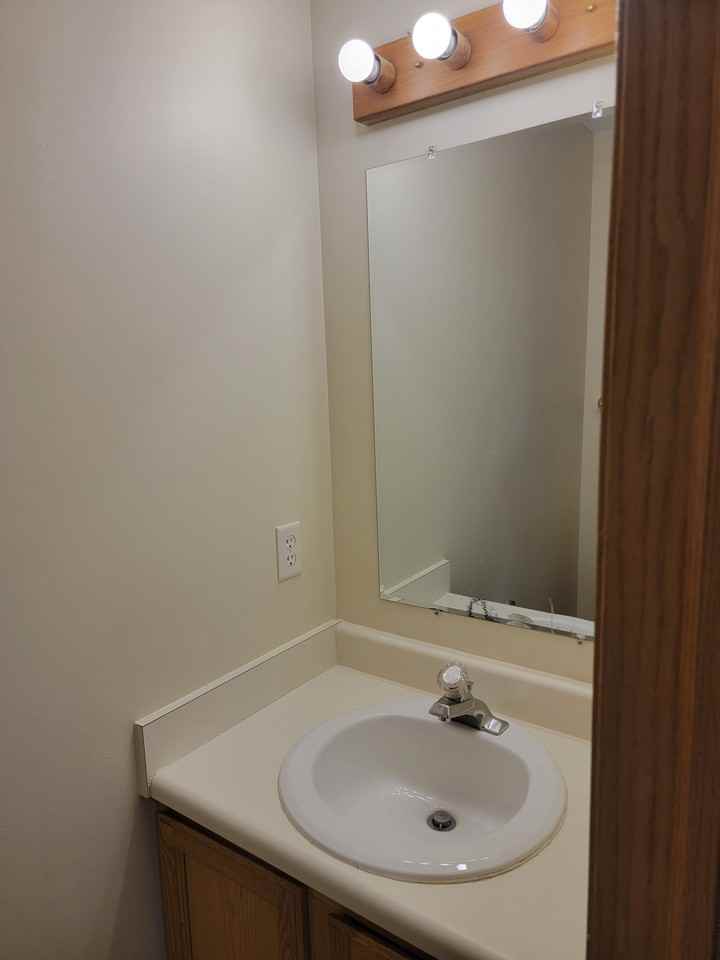 1319 Southeast Delaware Avenue #3 - Photo 4 of 13