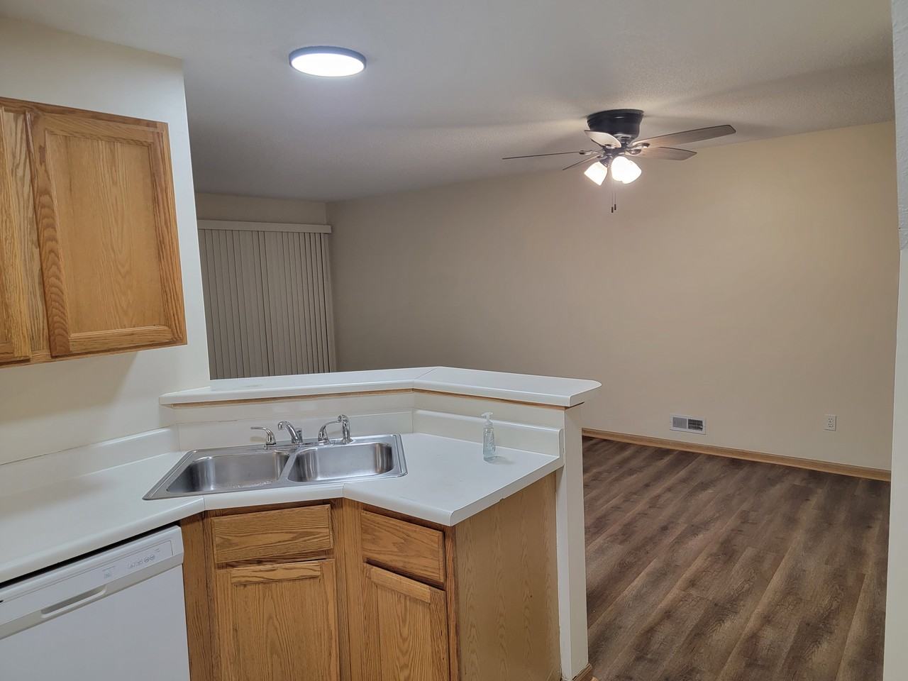 1319 Southeast Delaware Avenue #3 - Photo 5 of 13