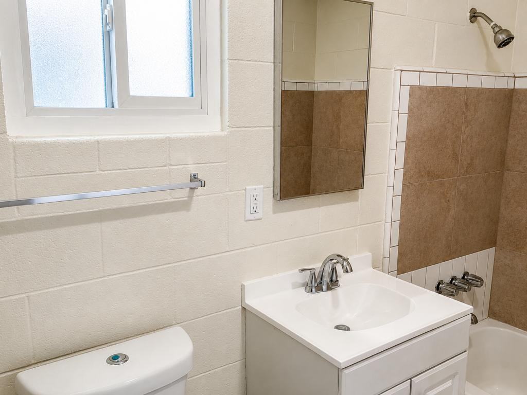 13928 Grangeville Blvd - Photo 4 of 11