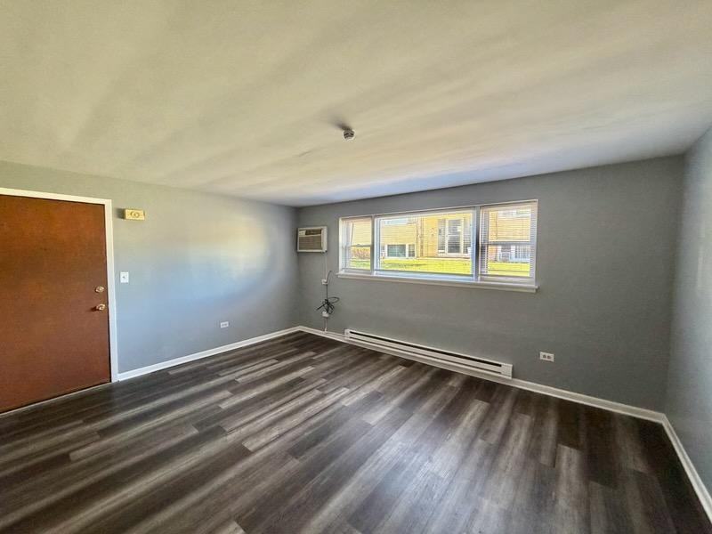 18428 Torrence Ave - Photo 3 of 7