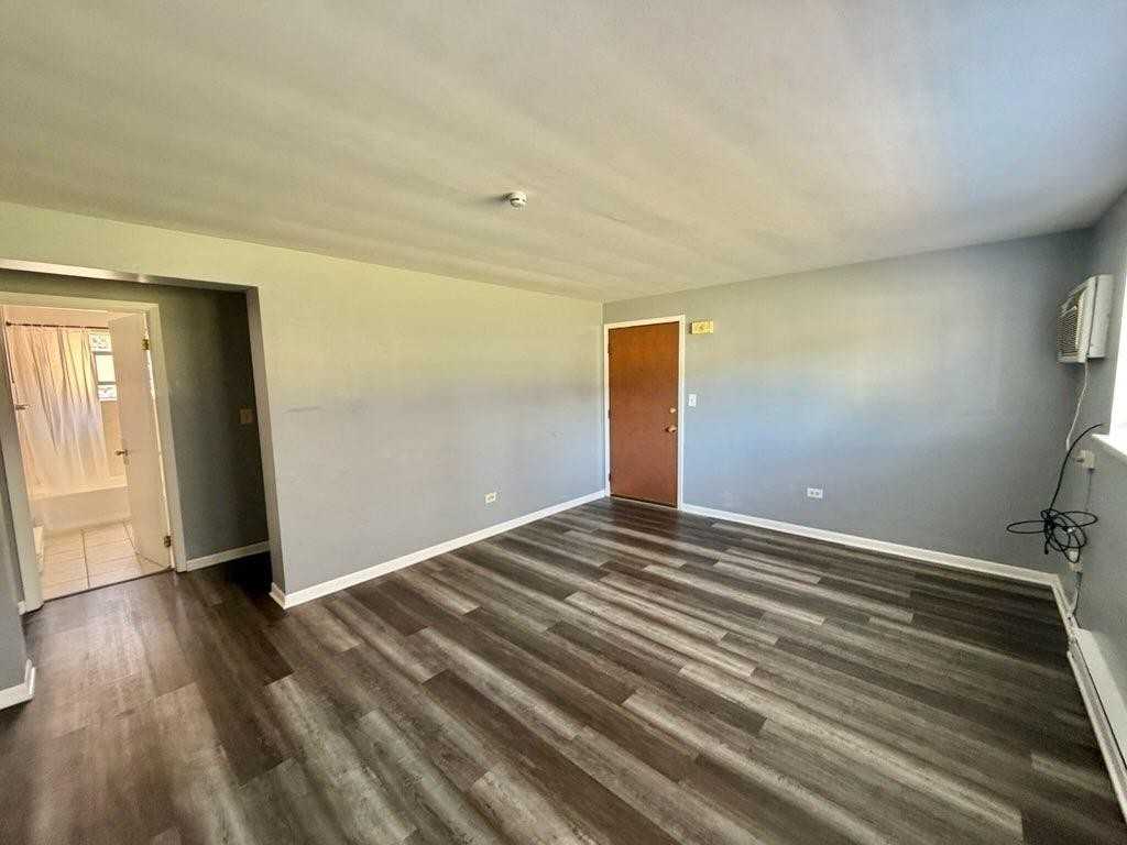 18428 Torrence Ave - Photo 4 of 7