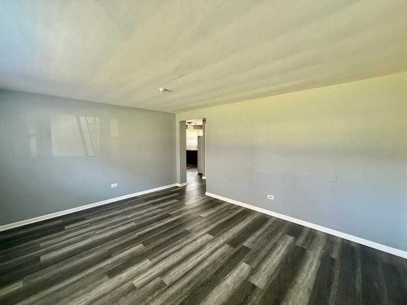 18428 Torrence Ave - Photo 5 of 7