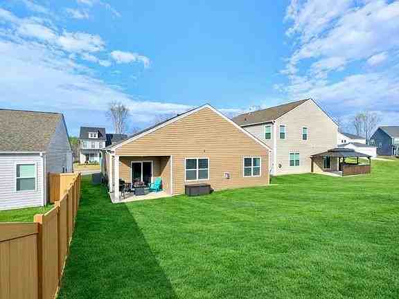 462 Fenwick Dr - Photo 3 of 30