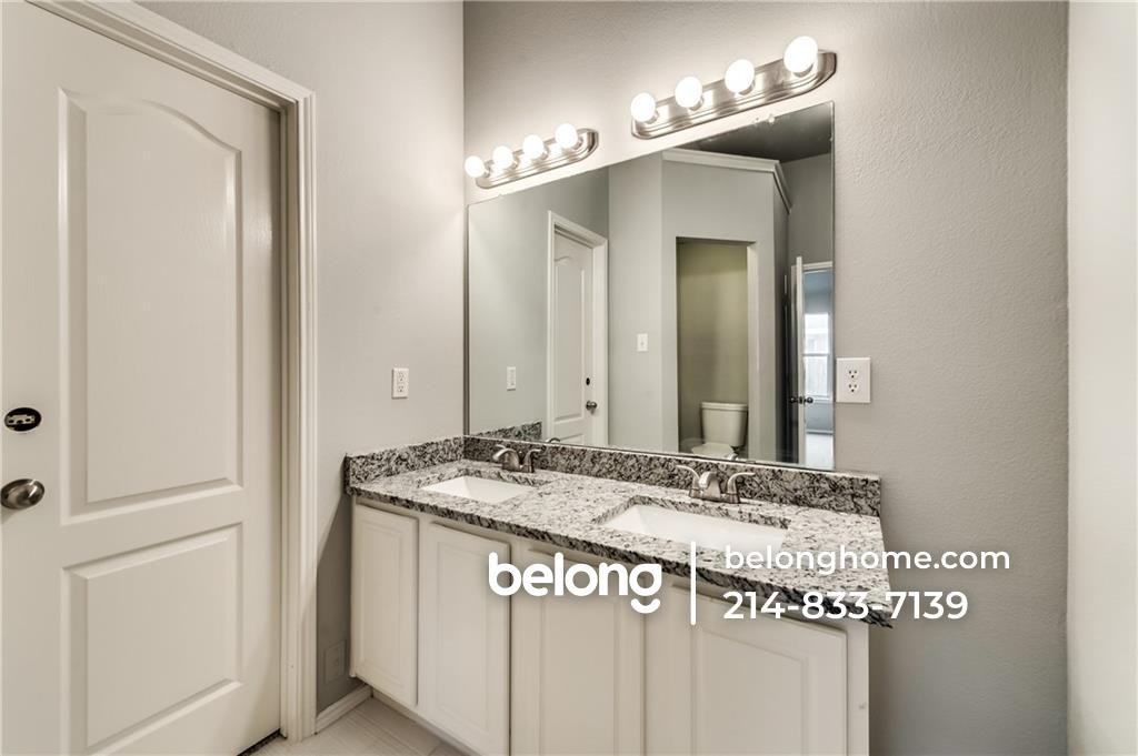 901 Plumeria Dr - Photo 4 of 16