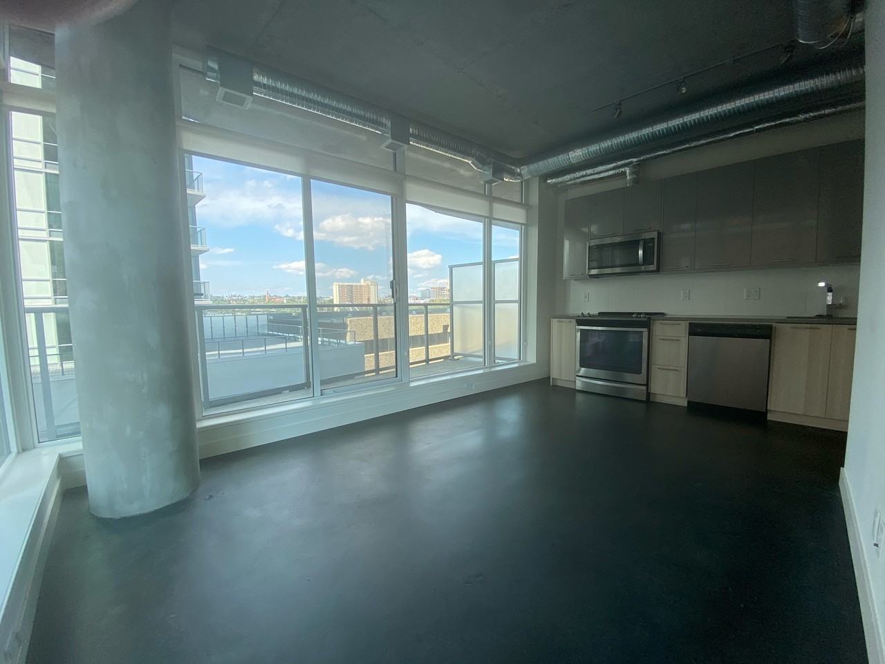 624 8 Ave Se - Photo 3 of 15