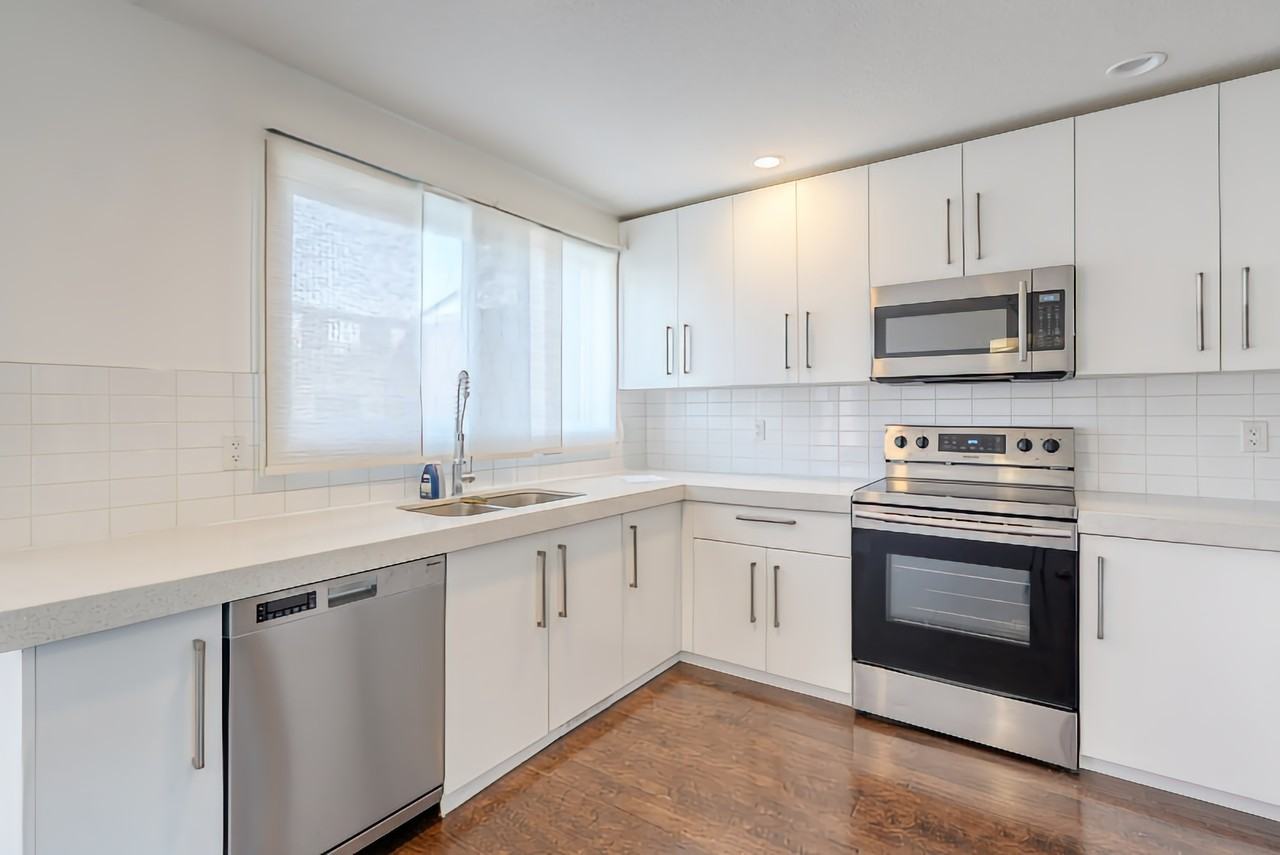 1530 Bayside Ave Sw - Photo 3 of 21