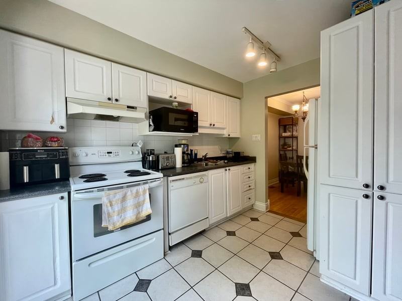 242 Windhurst Dr - Photo 4 of 14