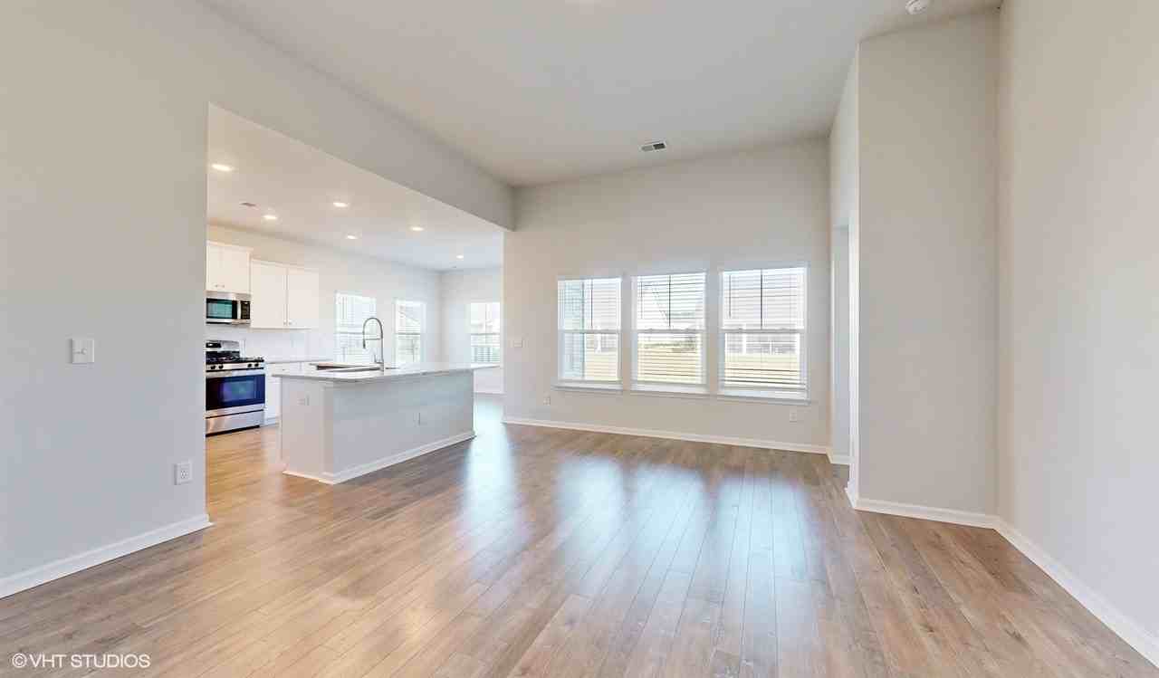 163 Barwick Dr NW - Photo 5 of 33
