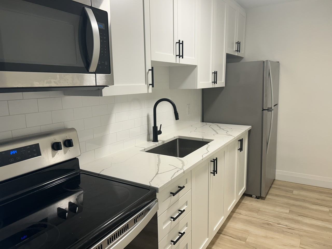 1 Hamilton Avenue North #301 - Photo 2 of 11