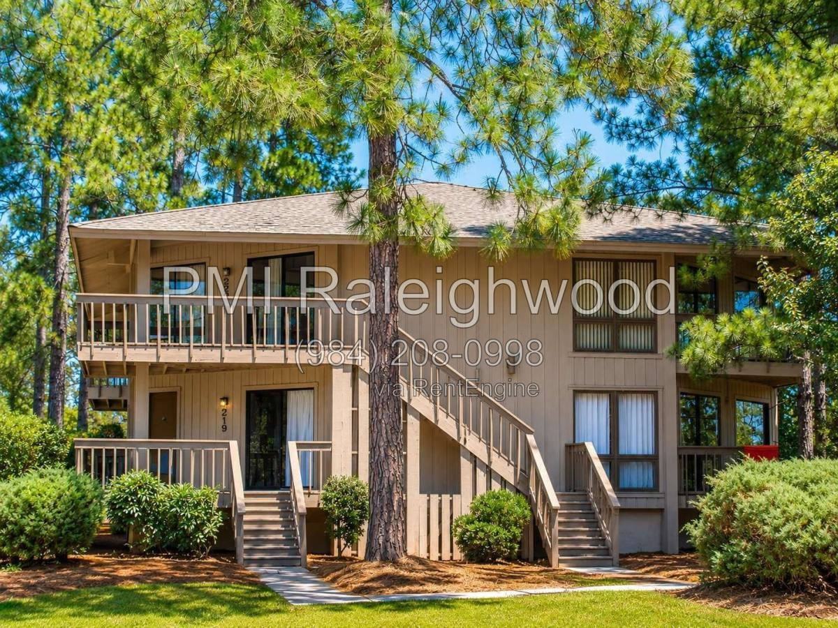 220 Foxkroft Dr