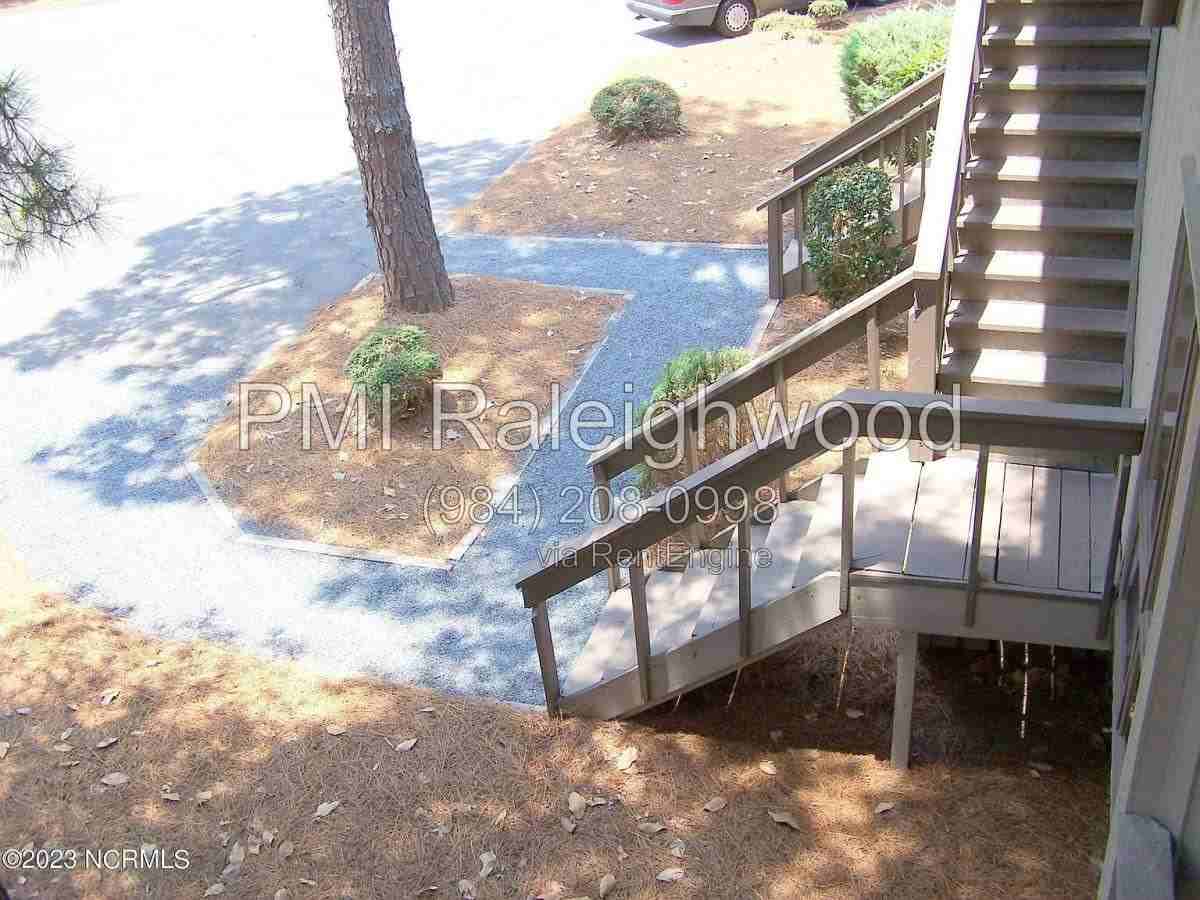 220 Foxkroft Dr - Photo 2 of 10