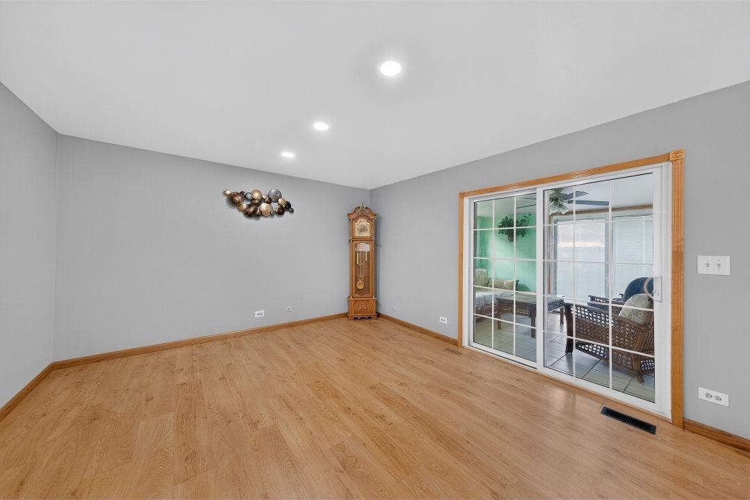 898 Debra Ln - Photo 2 of 13