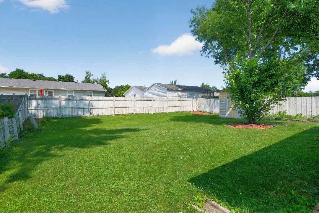 898 Debra Ln - Photo 4 of 13