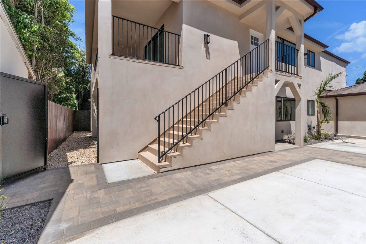 6915 Encino Ave - Photo 2 of 40