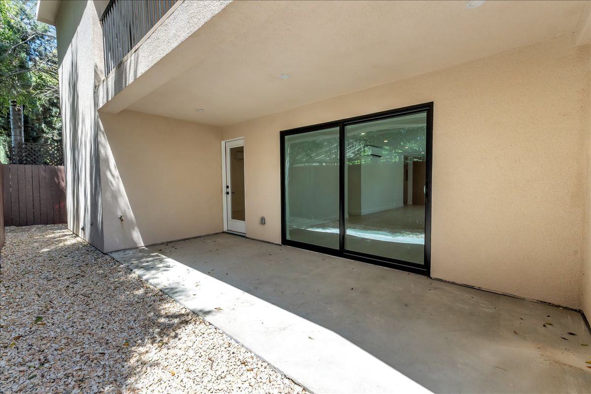 6915 Encino Ave - Photo 3 of 40