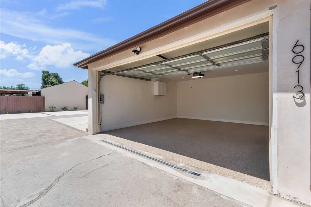 6915 Encino Ave - Photo 6 of 40