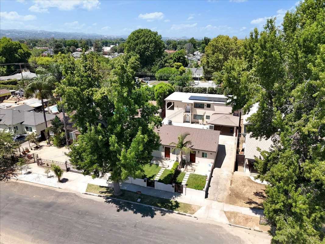 6915 Encino Ave - Photo 7 of 40