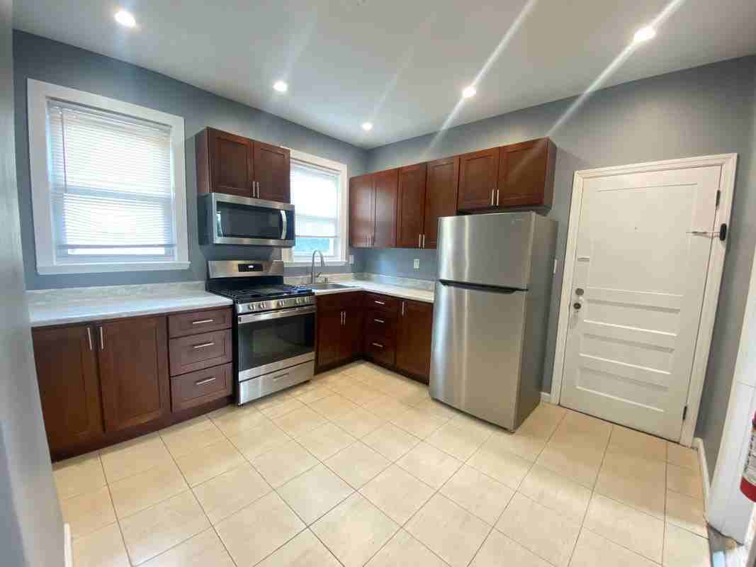 66 Tiffany Pl - Photo 5 of 13