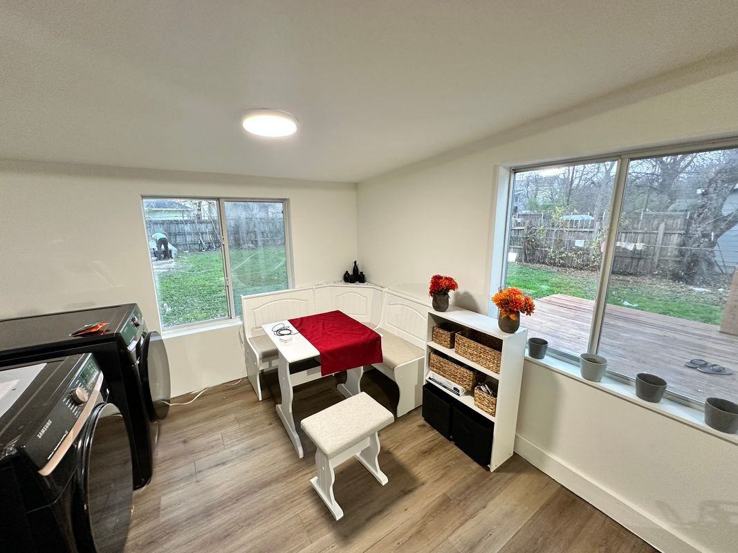 1120 Mark St - Photo 4 of 8