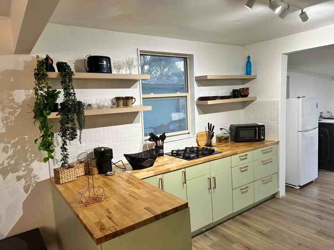 1120 Mark St - Photo 5 of 8