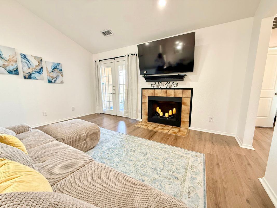 1402 Westheimer Rd - Photo 2 of 10