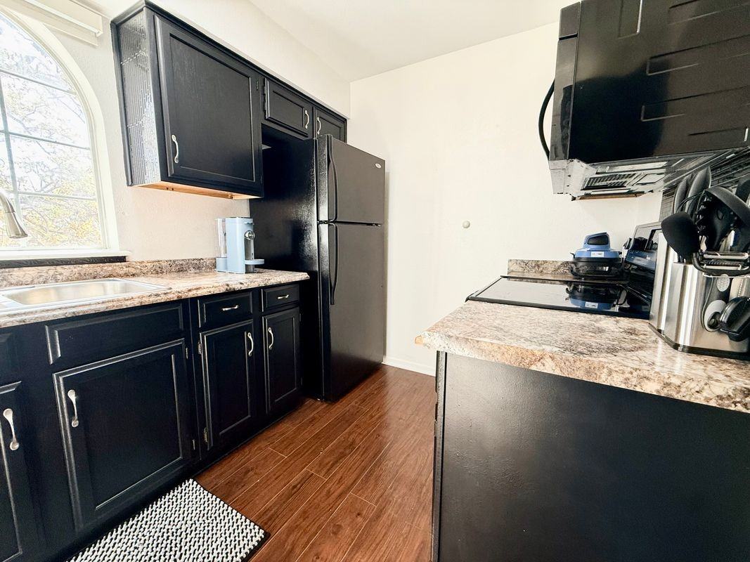 1402 Westheimer Rd - Photo 7 of 10
