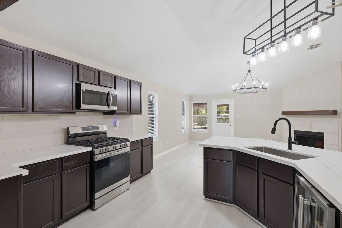 17003 Analisa Cir - Photo 3 of 3