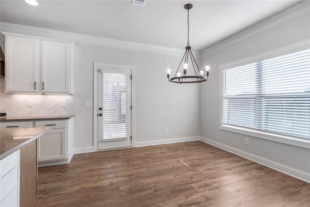 448 Banff Dr - Photo 7 of 20