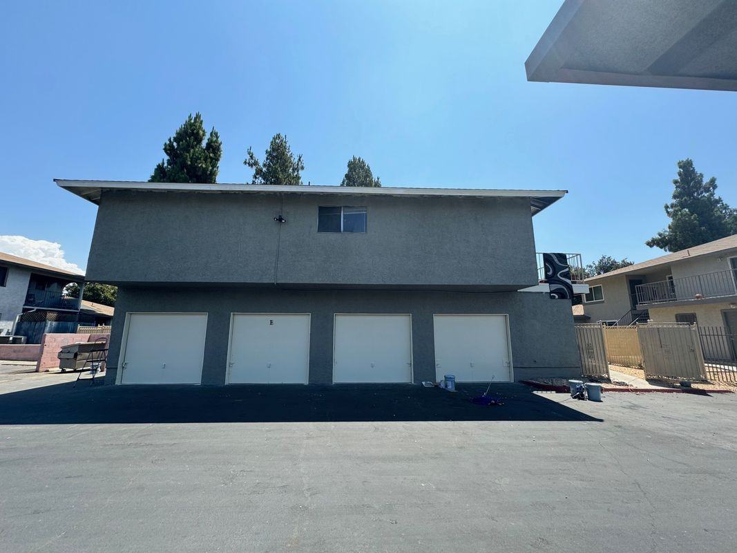 1209 Oxford Dr - Photo 2 of 5