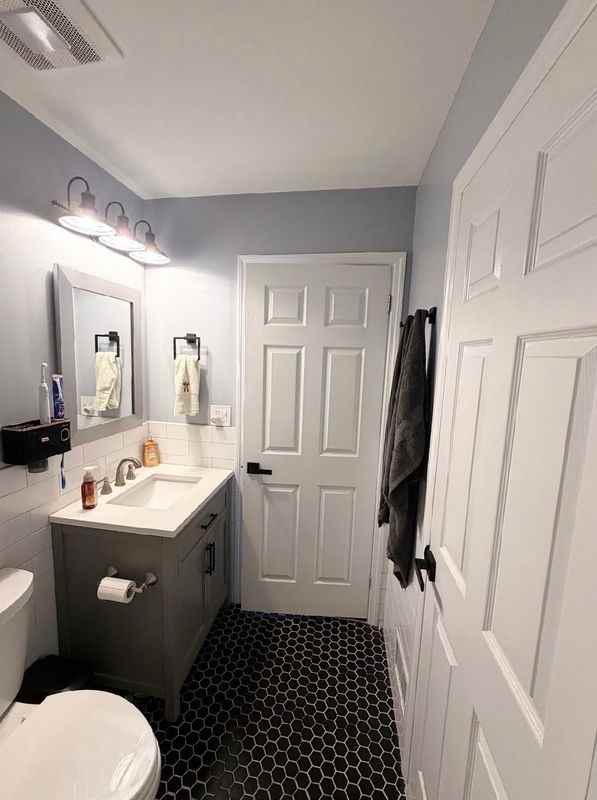 704 Wellington Pl - Photo 2 of 13